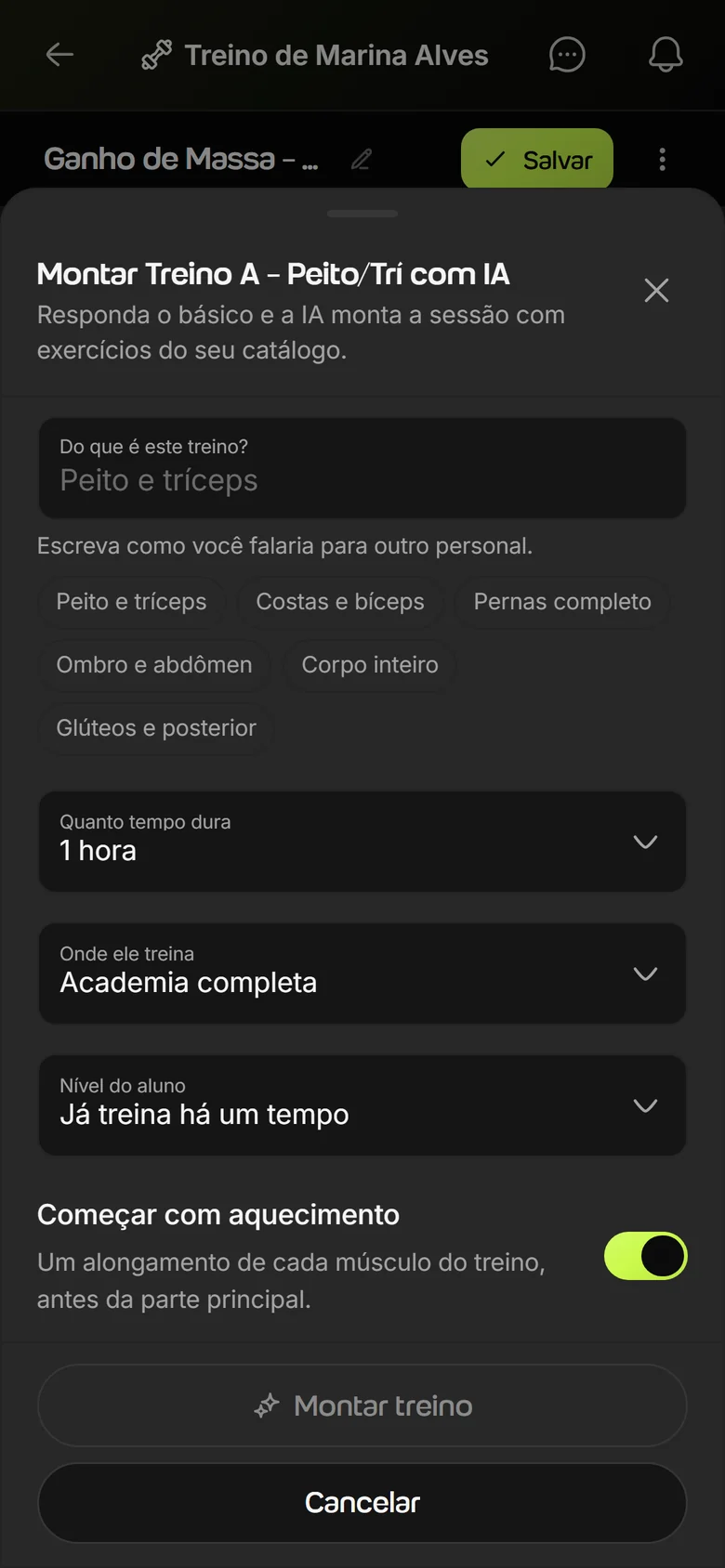 Janela Montar treino com IA, aberta pelo botão Gerar com IA do construtor do Welltrainer no celular: do que é o treino, atalhos como peito e tríceps, quanto tempo dura, onde ele treina, o nível do aluno e começar com aquecimento