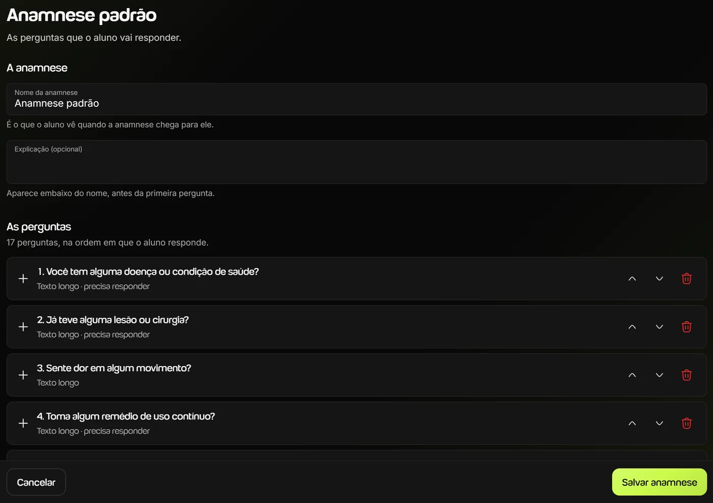 Anamnese padrão da Welltrainer aberta para editar: nome, explicação e a lista de perguntas, como Você tem alguma doença ou condição de saúde? e Já teve alguma lesão ou cirurgia?, com o botão Salvar anamnese