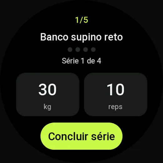 Série no Amazfit: Banco supino reto, série 1 de 4, 30 kg e 10 repetições, com o botão Concluir série