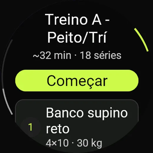 Treino A - Peito/Trí no Garmin: cerca de 32 minutos e 18 séries, o botão Começar e o primeiro exercício, Banco supino reto 4x10 com 30 kg