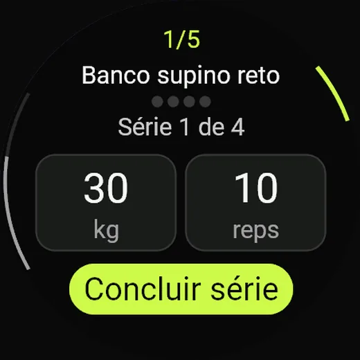 Série no Garmin: Banco supino reto, série 1 de 4, 30 kg e 10 repetições, com o botão Concluir série