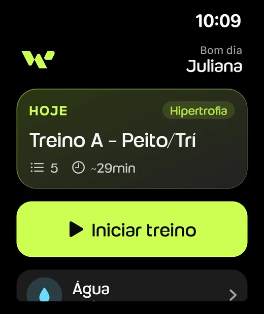 O treino do dia no Apple Watch: Bom dia, Juliana, Treino A - Peito/Trí e o botão Iniciar treino